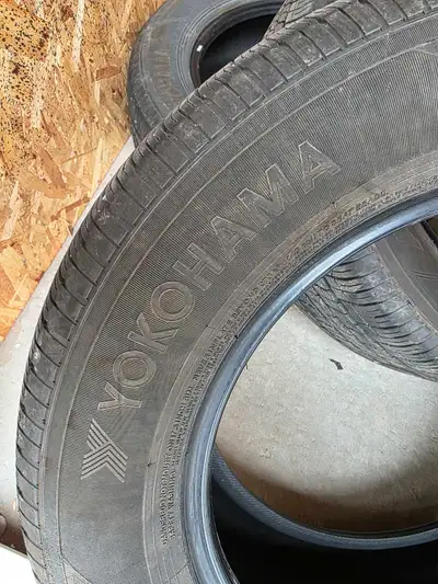 4 summer tires Yokohama Used for 1 month 225 65 R17 Was on a Chrysler grand caravan 2023 Pick up in...