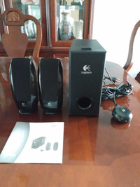 Logitech S-220 Speaker System