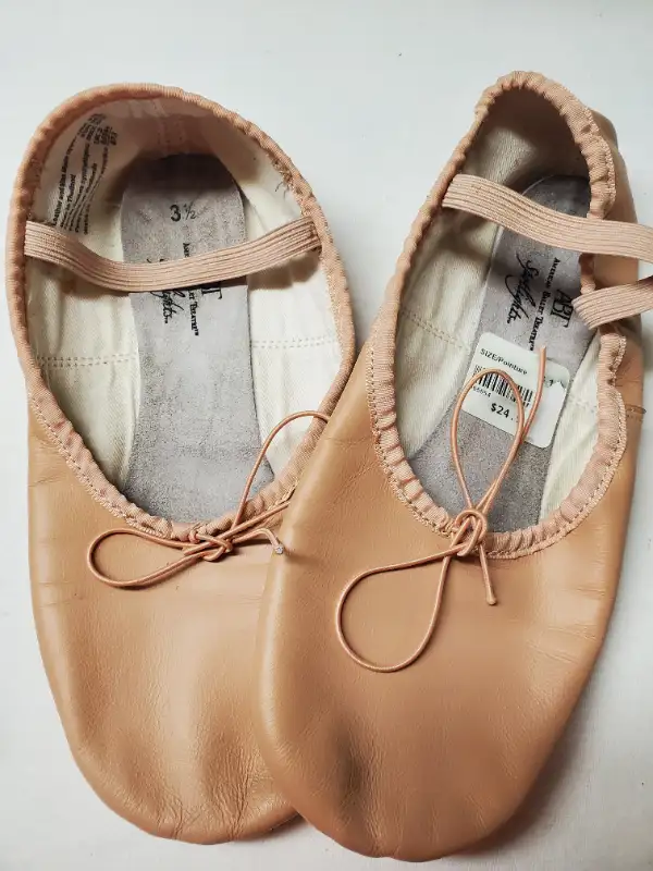 Ballet shoes pink/rose size 3.562863732292098123