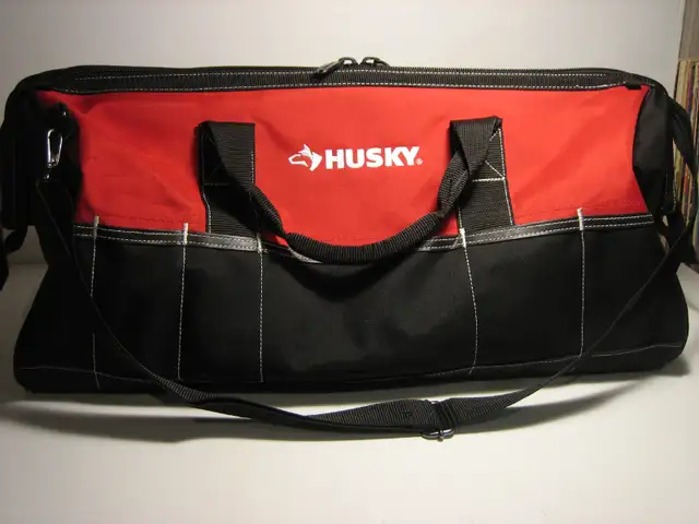 HUSKY 24" STORAGE CONTRACTOR TOOL TOTE CARRY ALL BAG in Tool Storage & Benches in London - Image 8