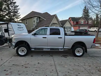2016 Ram 3500 Crew Cab · Truck · Driven 117,000 kilometers 2016 Ram 3500 slt diesel 4x4 g56 manual t...