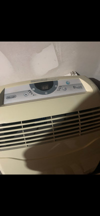 DeLonghi PACL90 - Portable Air Conditioner 