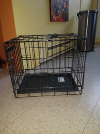 Cage pliante pour petit chien $30
