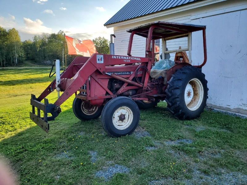 1978 444 International Harvester Tractor and Loader Farming Equipment