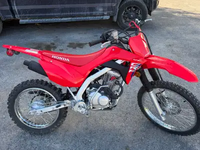 Bought new June 2025. Only has had 3 tanks of gas put through it First oil change done This 2025 Hon...