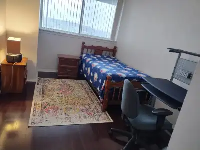Beautiful light filled room for Rent @ McCowan & Finch. Short stay and student welcome Laundry and i...