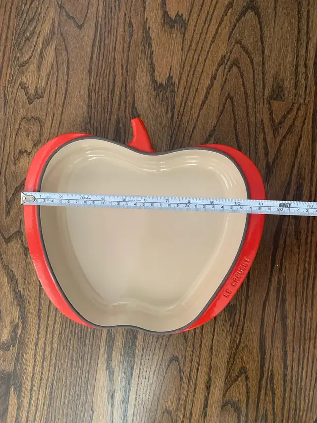 Like New Le Creuset Cerise Red Cast Iron Apple Dish in Kitchen & Dining Wares in City of Toronto - Image 7