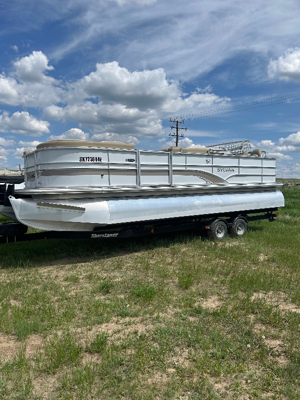 22’ Pontoon boat for sale Powerboats & Motorboats Swift Current Kijiji