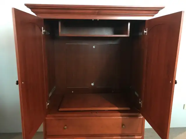 Meuble (commode) 250$ et 2 petits meubles vitrés 125$chaque in Dressers & Wardrobes in Sherbrooke - Image 4