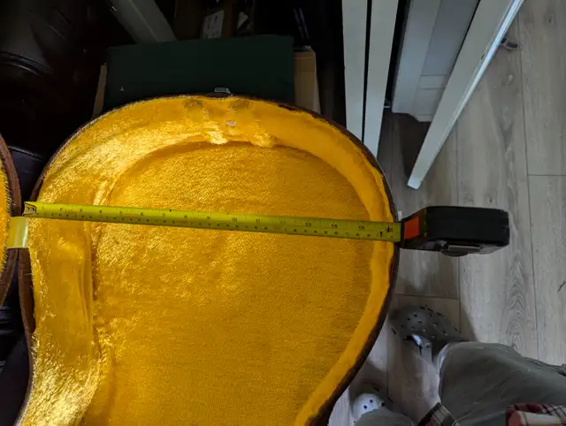 Acoustic Guitar Case in Guitars in Summerside - Image 5