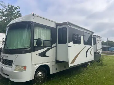 2005 Gulfstream independence new tires only 68,400 km runs great no problems generator on board very...