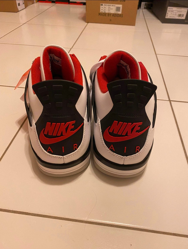 Jordan 4 Fire Red (2020) Size 13  in Men's Shoes in Markham / York Region - Image 3