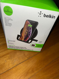 Belkin wireless charging stand phone/chargeur dans fil