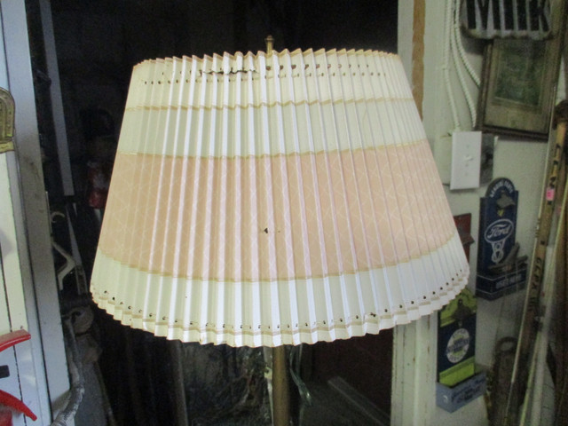 1930s ART DECO STYLE 3 LIGHT BULB FLOOR LAMP $30. VINTAGE LIGHT in Arts & Collectibles in Winnipeg - Image 2