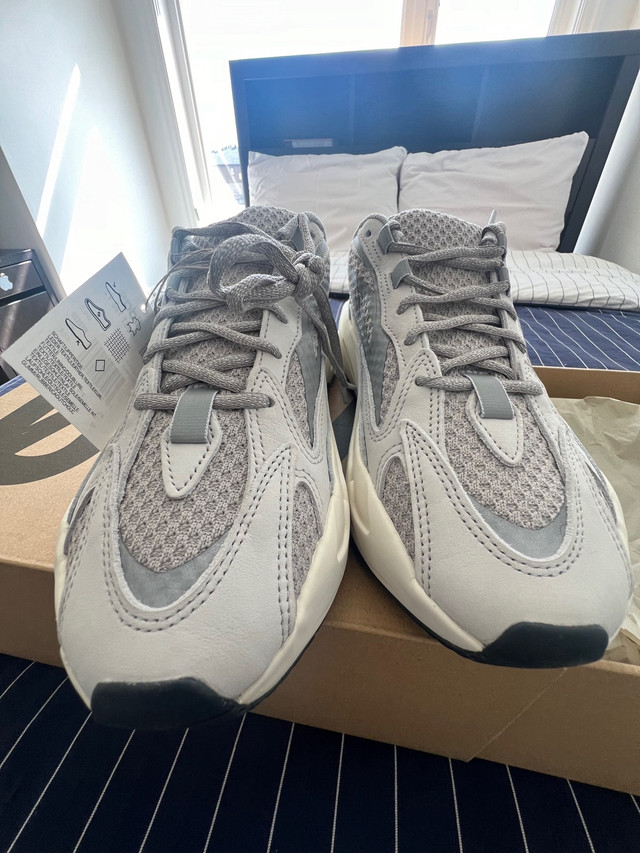 BRAND NEW ADIDAS YEEZY 700 V2 STATIC SIZE 10 in Men's Shoes in Ottawa - Image 4