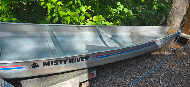 Aluminum Canoe in Canoes, Kayaks & Paddles in Kenora