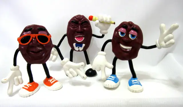 TROIS GROSSE  FIGURINES VINTAGE CALIFORNIA RAISINS LARGE FIGURES in Arts & Collectibles in West Island - Image 2
