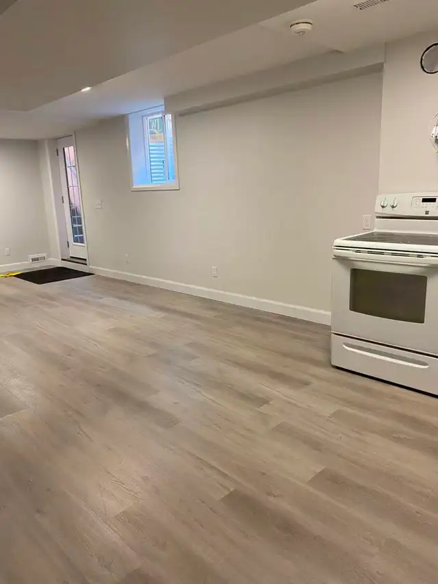 2 Bedrooms   a Den for Rent – Excellent Location!