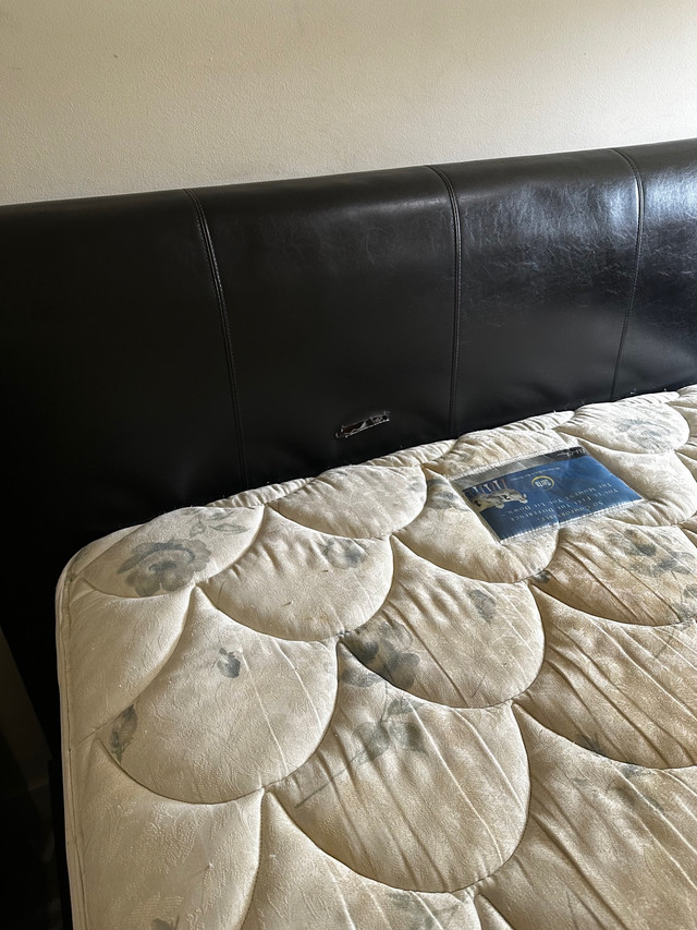 Queen bedroom set Beds & Mattresses Calgary Kijiji