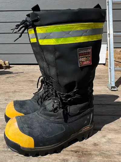 Dakota Winter Boots Size 11, View more