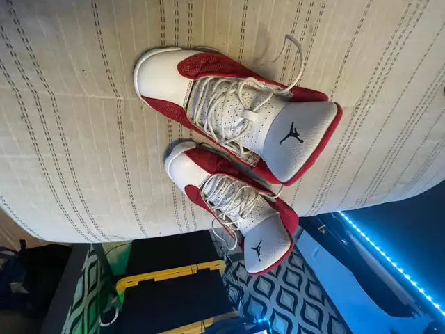 Jordan 13 Retro in Men's Shoes in Oshawa / Durham Region - Image 4