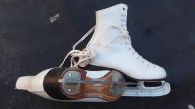Bauer Geiune Leather Figure skates, View more