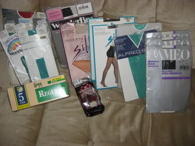 TRÈS BELLES BOTTES DE RANDONNÉES POUR FEMMES GRANDEUR 6 in Women's - Shoes in Laval / North Shore - Image 10