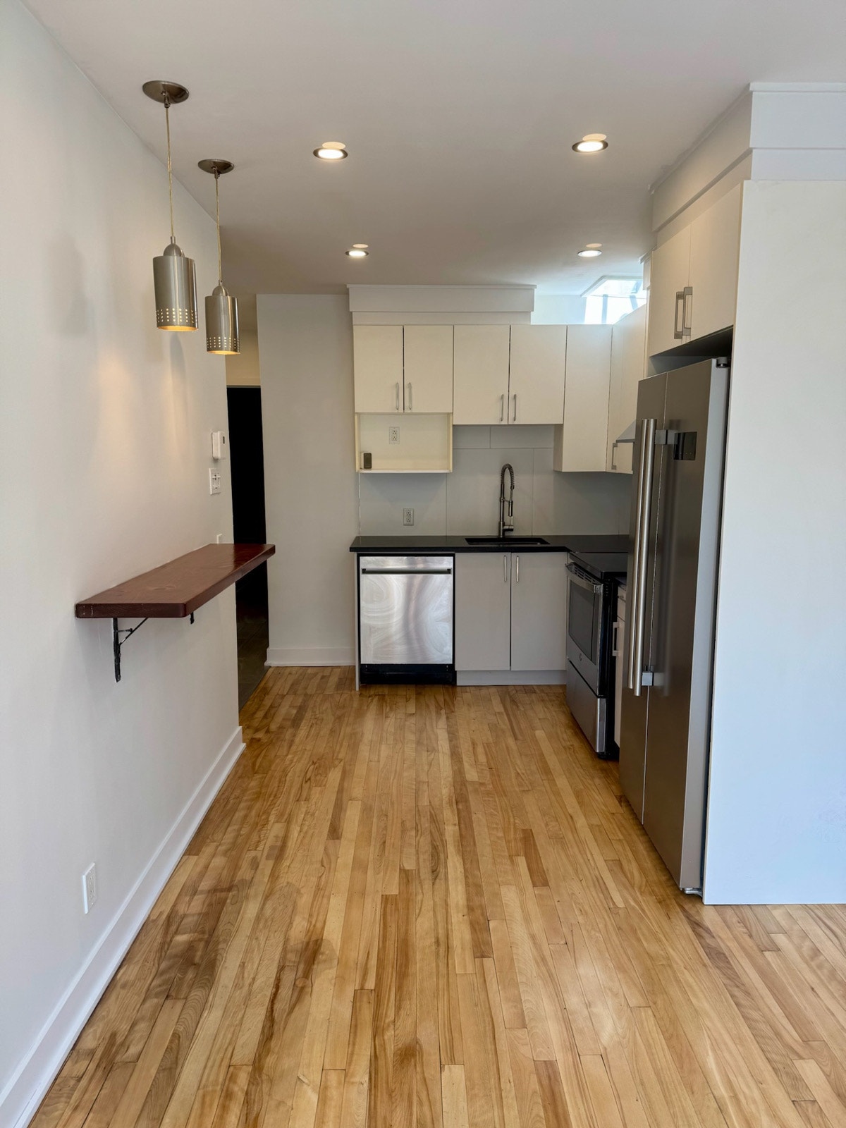Magnifique appartement 3½ rénové – Métros Jean Talon et Fabre! — photo 1
