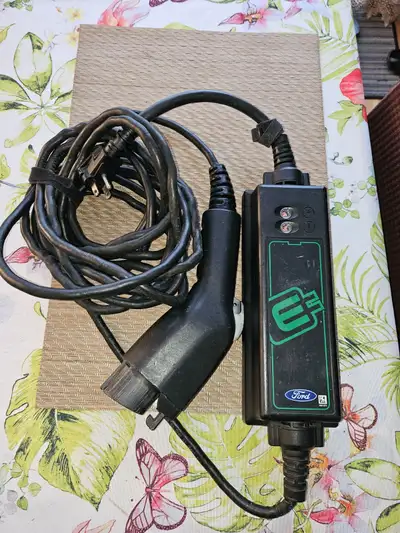 ✅ FORD GENUINE MOBILE CHARGER – DUAL VOLTAGE (120 V / 240 V) ✅ Fits ALL J1772 vehicles (Mach-E, F-15...