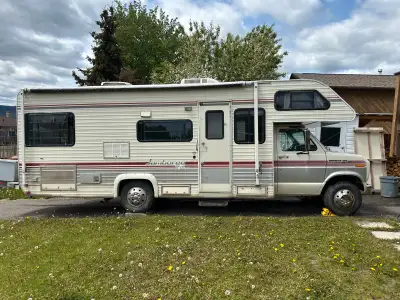 1990 Motorhome on Ford F350 chassis, V8 engine. (has lots of power, we have pulled a boat with it no...