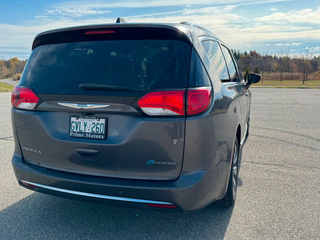 2017 Chrysler Pacifica Hybrid Platinum in Cars & Trucks in Mississauga / Peel Region - Image 4