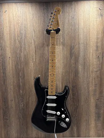 Fender 70th Anniversary Player Stratocaster 2024 - Gilmour Black, View more