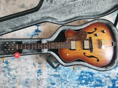 Godin 5th Avenue CW Kingpin II HB Hollowbody Guitar Cognac Burst, View more