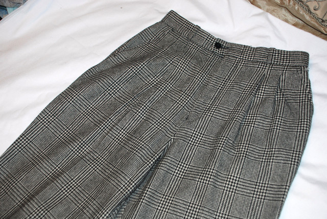 Woman Pants Bianca 10 Plaid Black-White Colour 60% Wool in Women's - Bottoms in Brantford - Image 2