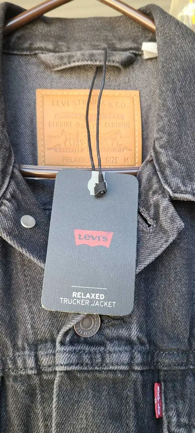 BRAND NEW Levi's Trucker Jacket in Men's in Windsor Region - Image 3