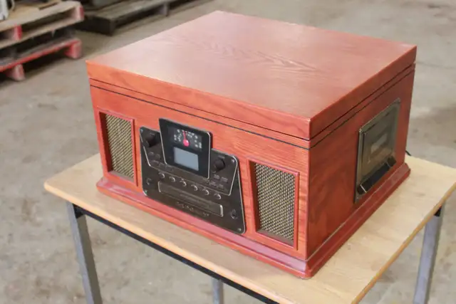 Record Player in General Electronics in Kitchener / Waterloo - Image 2