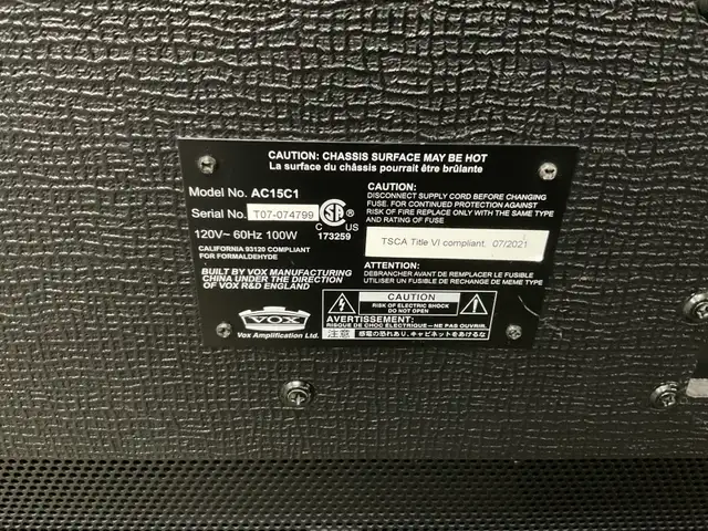 VOX AC15C1 CUSTOM 2 CHANNEL 15WATT 1X12 in Amps & Pedals in North Bay - Image 6