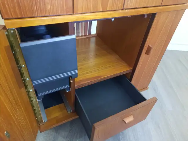 Very Cool High End Cabinet **SOLD** in Hutches & Display Cabinets in Kingston - Image 7