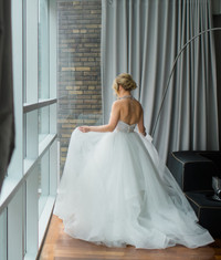 Stunning wedding dress by Hayley Paige Size 4