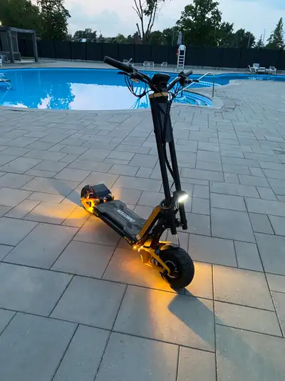 This powerful Inmotion RS electric scooter is in excellent condition with only 830 kilometers on the...