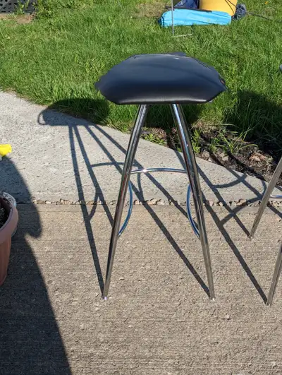 2 tabourets îlots / 2 barstools, View more