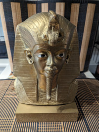 Fantastique buste égyptien    du   Pharaon Toutankhamon