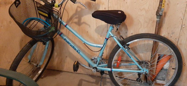 Vélo 26 pouces pour femme 21 vitesses en parfait condition | Randonnée,  ville et hybrides | Lanaudière | Kijiji