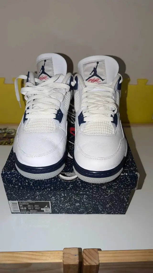 Air Jordan 4 midnight Navy in Men's Shoes in City of Toronto - Image 3