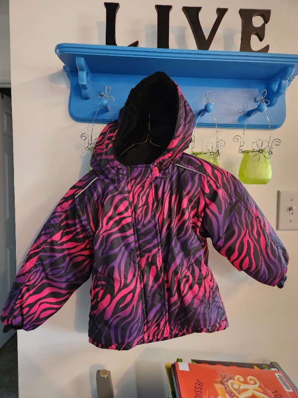 Girls winter coat in Kids & Youth in Saskatoon