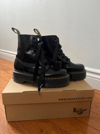 Doc Martens MOLLY Platforms