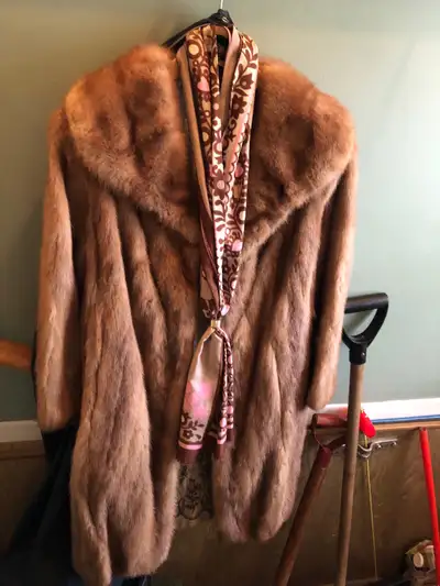 manteau et chapeau de vison, View more