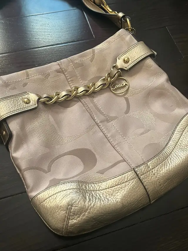 Coach Vintage monogram chain crossbody bag in Women's - Bags & Wallets in Mississauga / Peel Region - Image 3