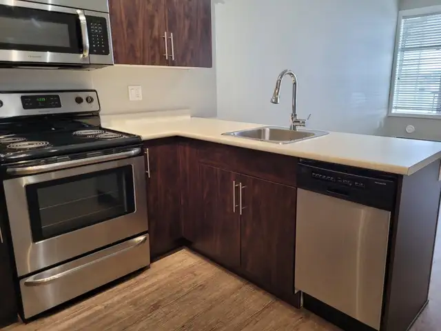 $1410/ One Bedroom / One Bathroom Plus Den - May 1st