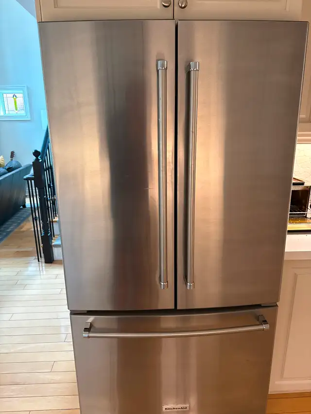 Kitchen Aid Fridge w.water/ice dispenser62864745896195125